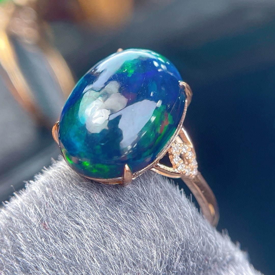 14k Gold 5.5 Ct Natural Opal & Diamond Ring - 2