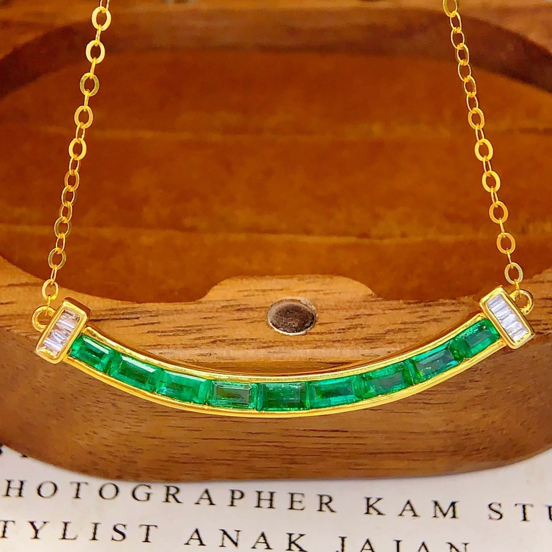 14k Gold 1.5 Ct Natural Emerald & Diamond Necklace: Ref:231194156 // gold content:14k gold // main gemstone:emerald // shape:rectangle // carat weight:1. 5ct // color:green // treatment:natural // // adjacent gemstone 2 : diamond // number of stones:10