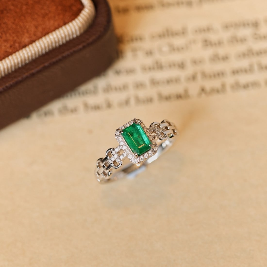 14k Gold 0.47 Ctw Natural Emerald & Diamond Ring: Ref:231194164 // gold content:14k gold // ring size:7. 25us // // main gemstone:emerald // shape:octagonal // carat weight:0. 33ct // color:green // treatment:natural // // adjacent gemstone 2 : diamo