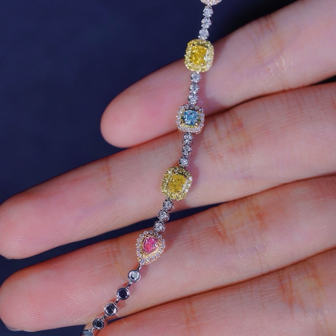 14k Gold 0.97 Ctw Natural Color Diamond & Diamond Bracelet - 6