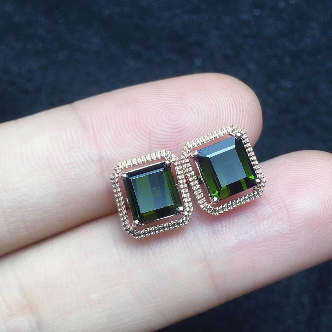 14k Gold 3.12 Ct Natural Tourmaline Earrings: Ref:231194184 // gold content:14k gold // main gemstone:tourmaline // shape:octagonal // carat weight:3. 12ct // color:green // treatment:natural // Low Estimate: 3700 Condition: New High Estimate: