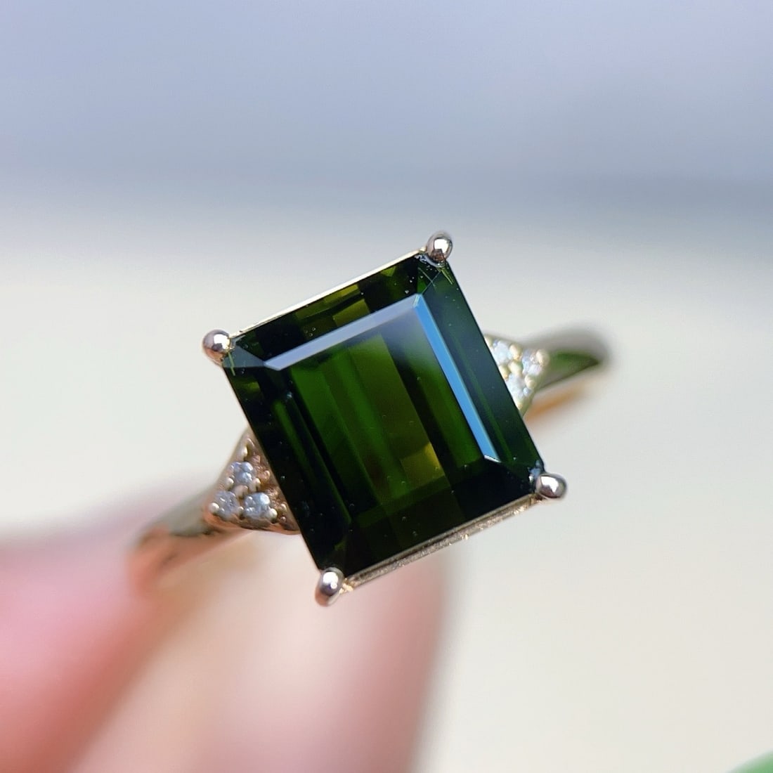 14k Gold 4.08 Ctw Natural Tourmaline & Diamond Ring: Ref:231194186 // gold content:14k gold // ring size:7. 25us // // main gemstone:tourmaline // shape:octagonal // carat weight:4. 05ct // color:green // treatment:natural // // adjacent gemstone 2 :