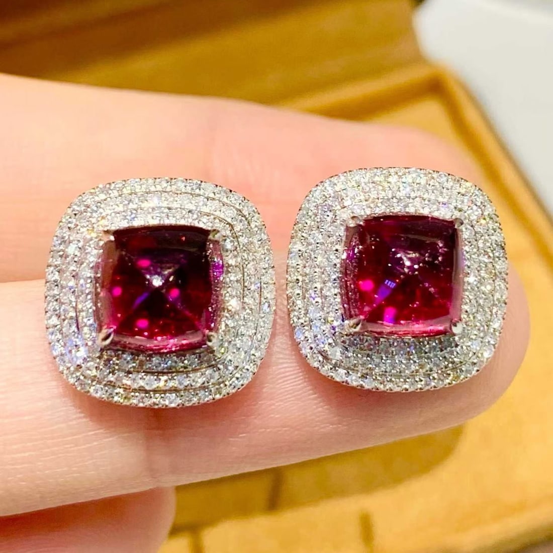 14k Gold 3.95 Ct Natural Tourmaline & Diamond Earrings: Ref:231194190 // gold content:14k gold // main gemstone:tourmaline // shape:sugar-loaf // carat weight:3. 95ct // color:red // treatment:natural // // adjacent gemstone 2 : diamond // shape:round //