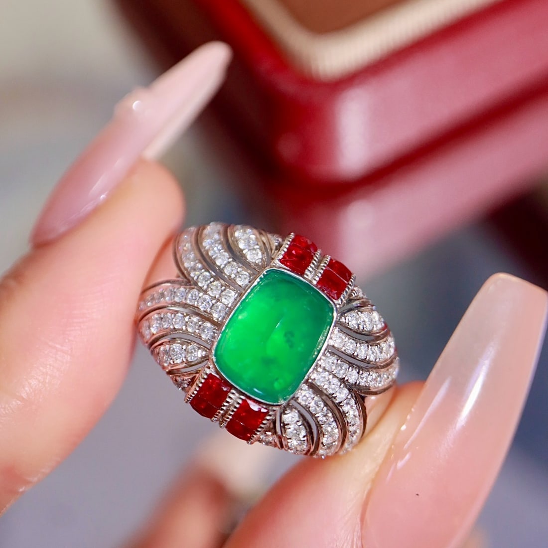 14k Gold 2.56 Ctw Natural Emerald & Diamond Ring: Ref:231194195 // gold content:14k gold // ring size:7. 25us // // main gemstone:emerald // shape:sugar-loaf // carat weight:1. 95ct // color:green // treatment:natural // // adjacent gemstone 2 :