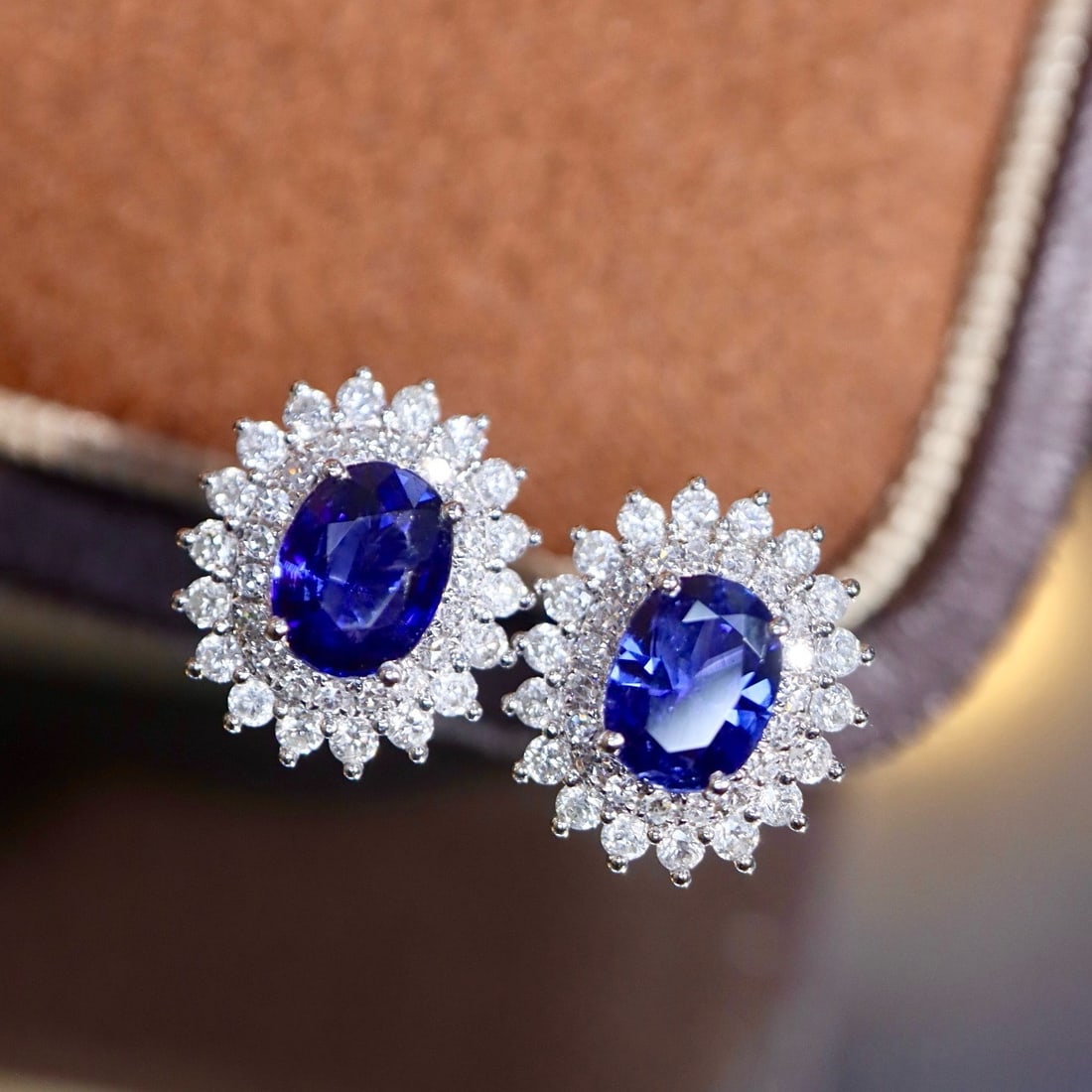 14k Gold 1.35 Ctw Natural Sapphire & Diamond Earrings: Ref:231194198 // gold content:14k gold // main gemstone:sapphire // shape:oval // carat weight:1ct // color:blue // treatment:natural // // adjacent gemstone 2 : diamond // shape:round // carat