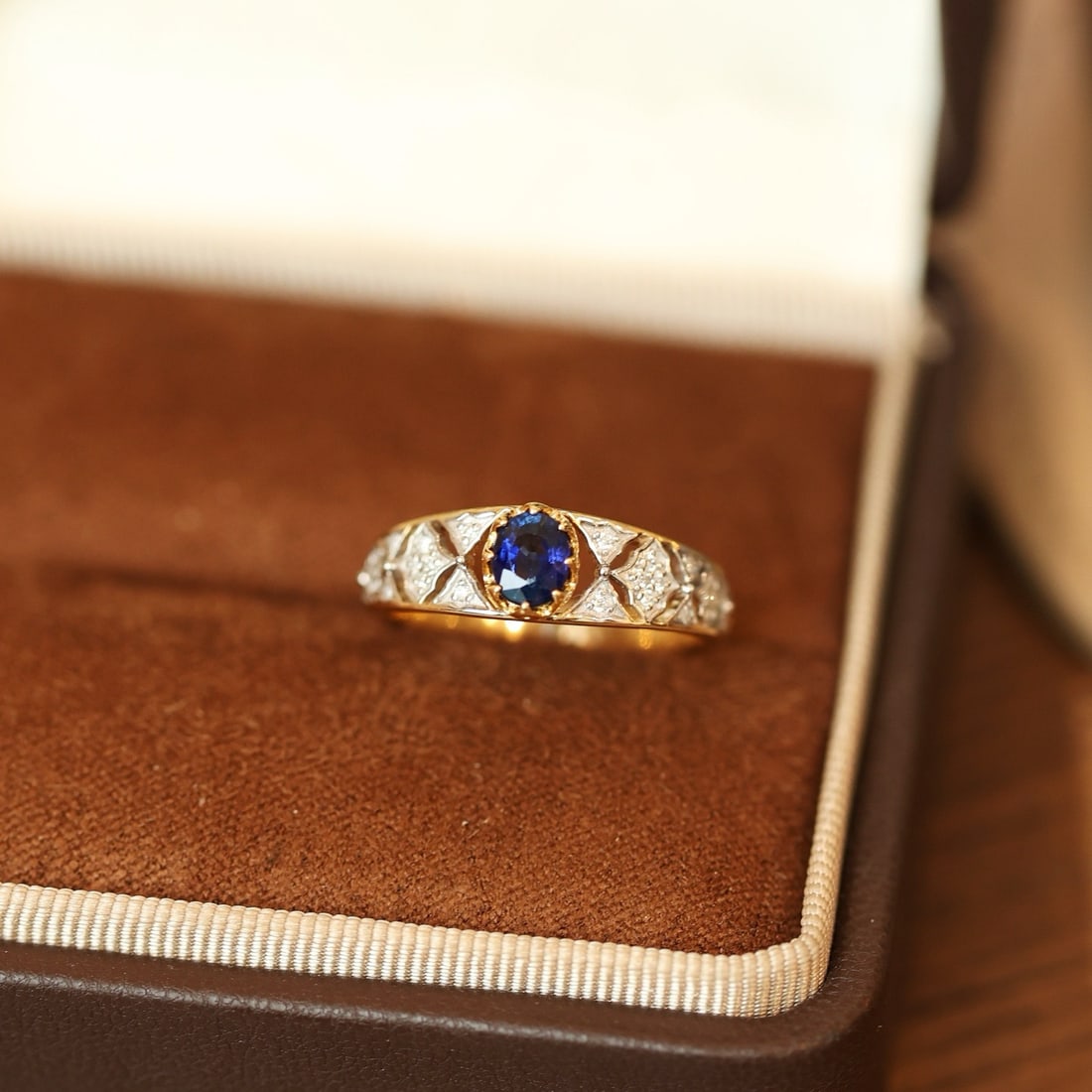 14k Gold 0.71 Ctw Natural Sapphire & Diamond Ring: Ref:231194204 // gold content:14k gold // ring size:7. 25us // // main gemstone:sapphire // shape:oval // carat weight:0. 6ct // color:blue // treatment:natural // // adjacent gemstone 2 : diamond //