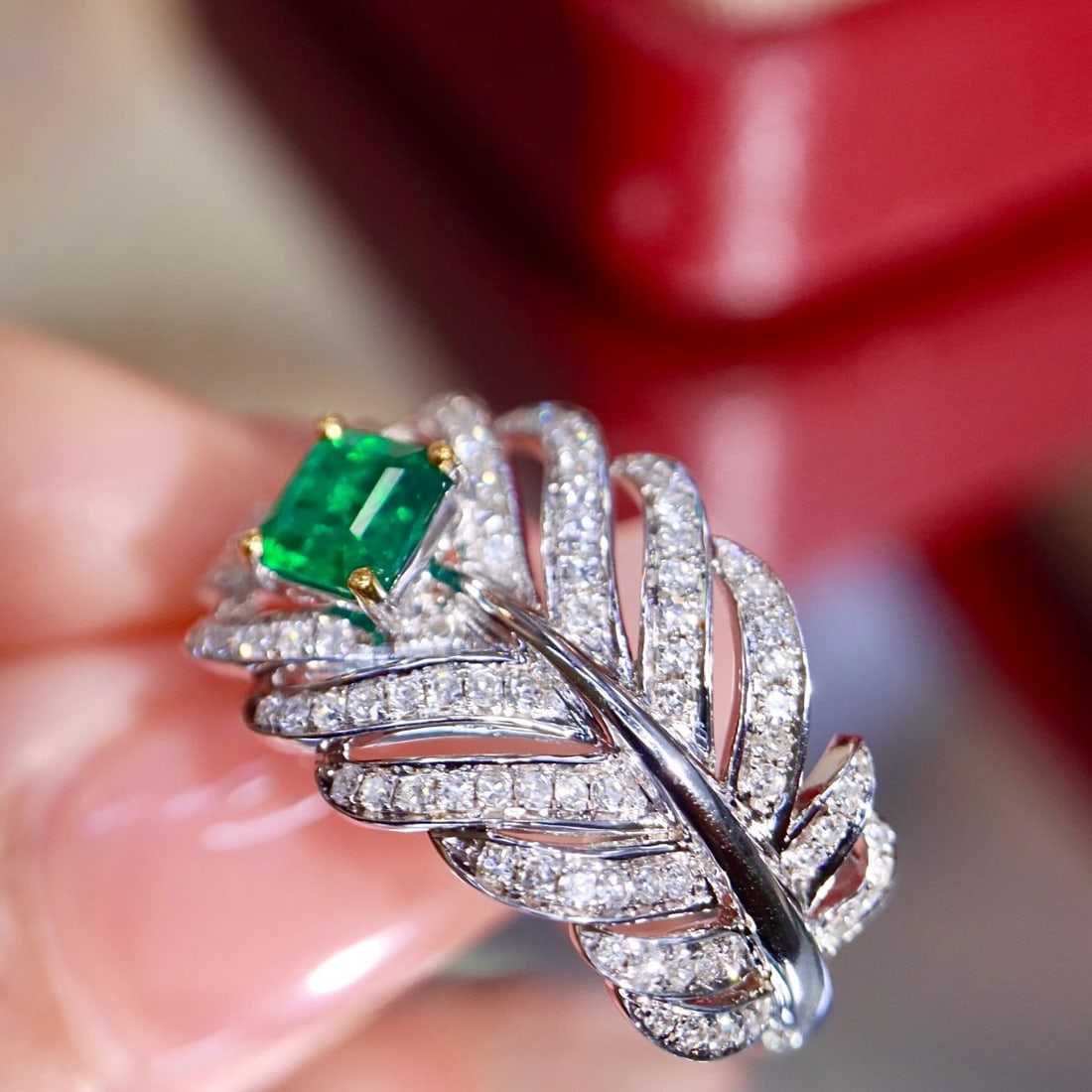 14k Gold 0.96 Ctw Vivid Green Natural Emerald & Diamond Ring - 2