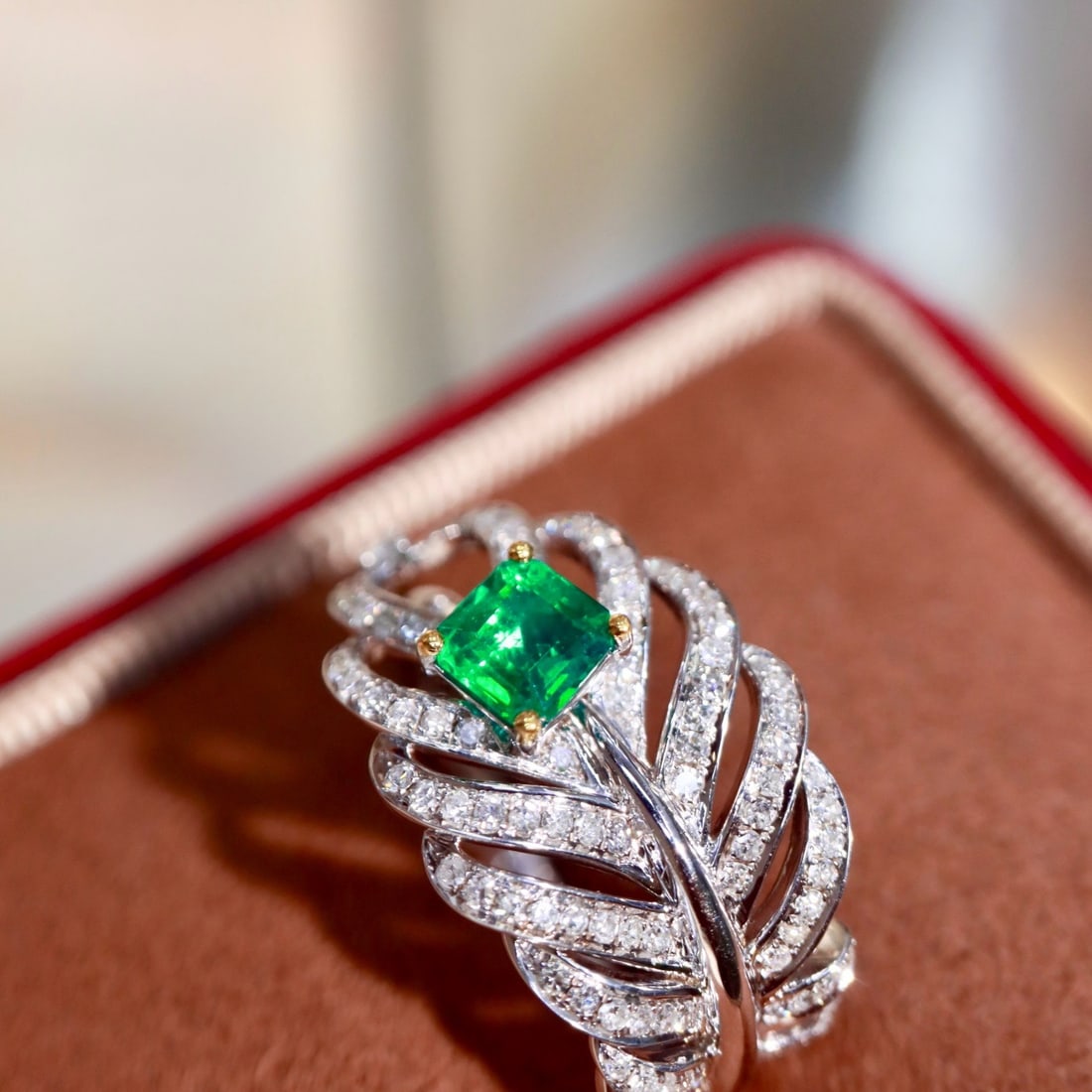 14k Gold 0.96 Ctw Vivid Green Natural Emerald & Diamond Ring - 6