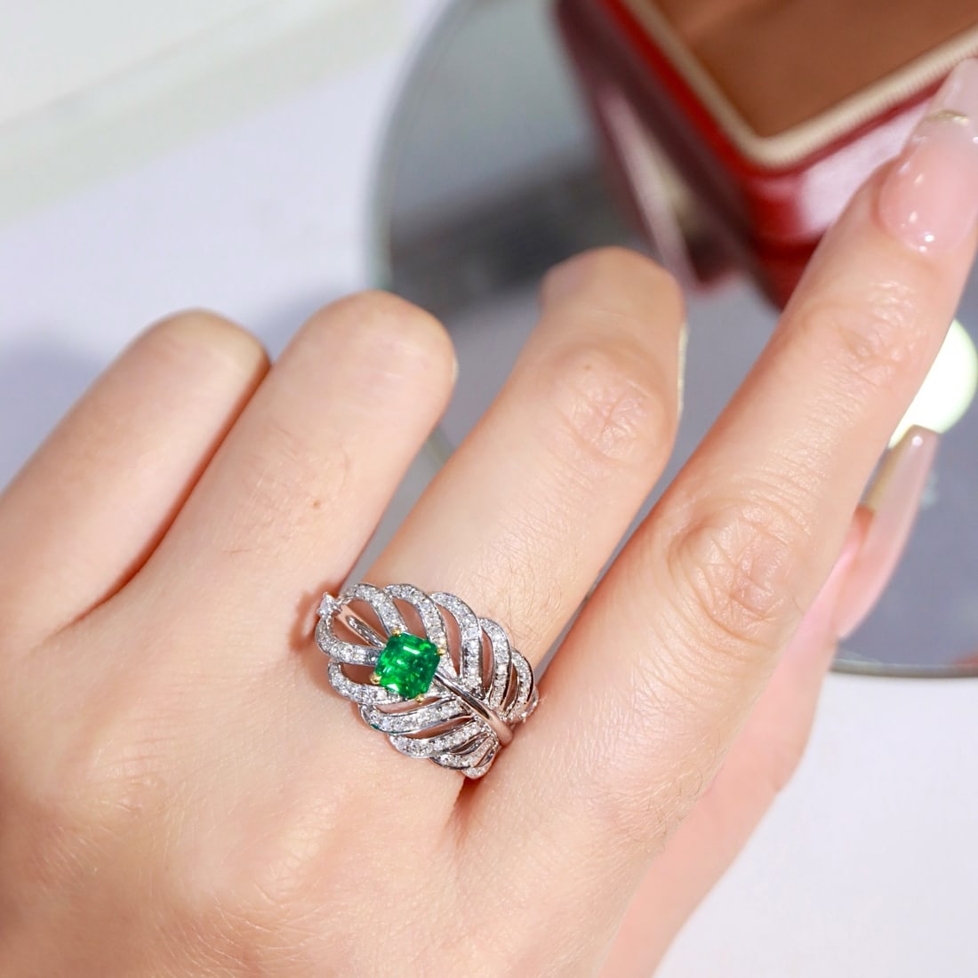 14k Gold 0.96 Ctw Vivid Green Natural Emerald & Diamond Ring - 7