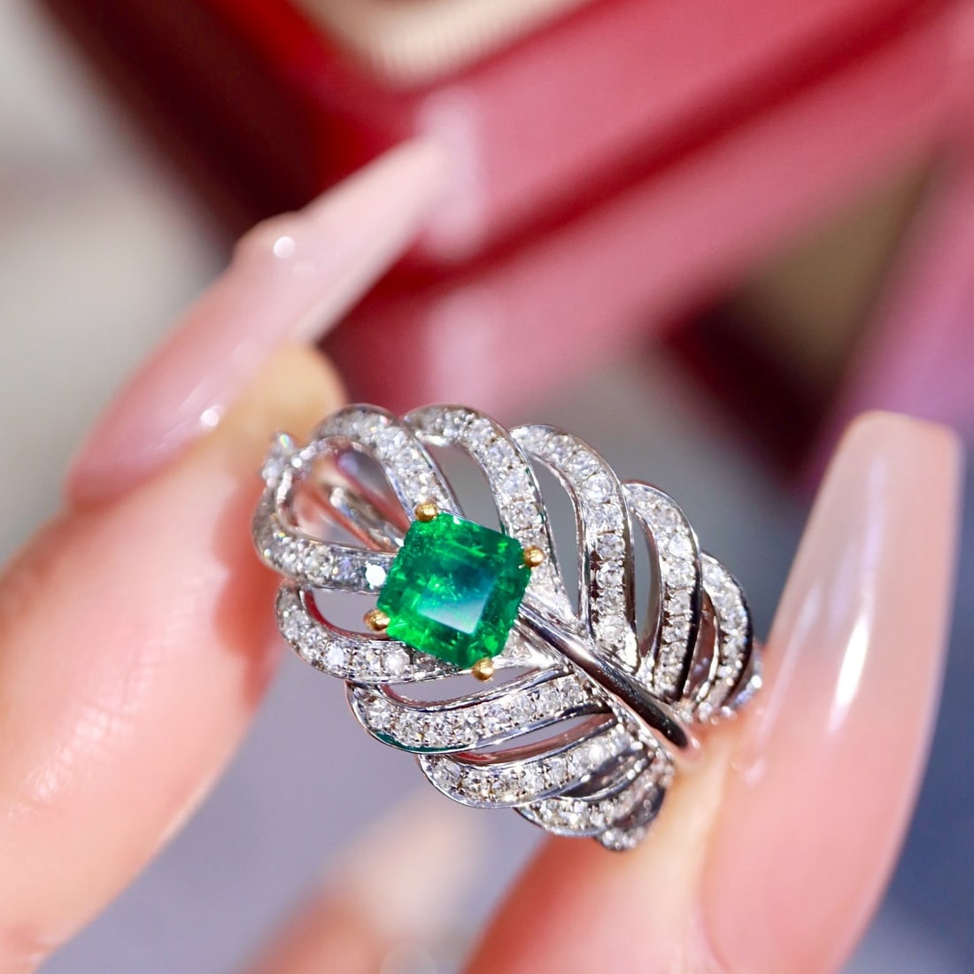14k Gold 0.96 Ctw Vivid Green Natural Emerald & Diamond Ring - 8