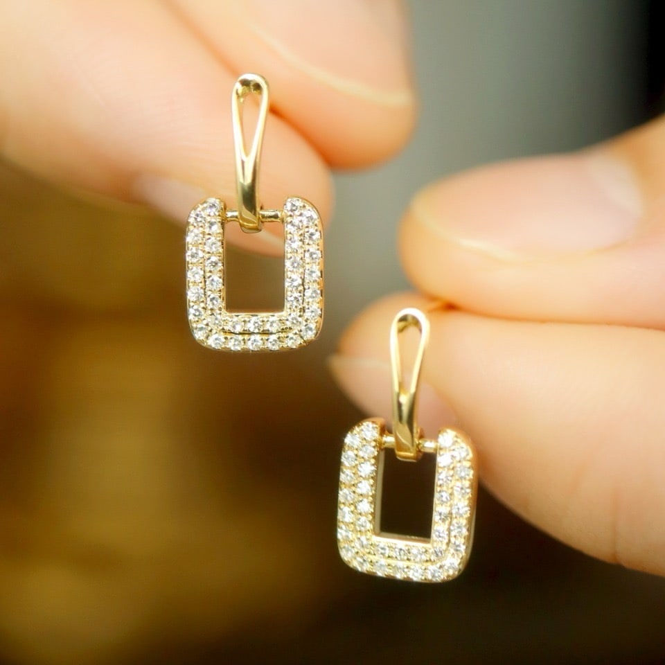 14k Gold 0.22 Ct Natural H Diamond Earrings: Ref:231194215 // gold content:14k gold // main gemstone:diamond // shape:round // carat weight:0. 22ct // clarity grade:vs-si // color:h // treatment:natural // cut grade:g // Condition: New Low Estim