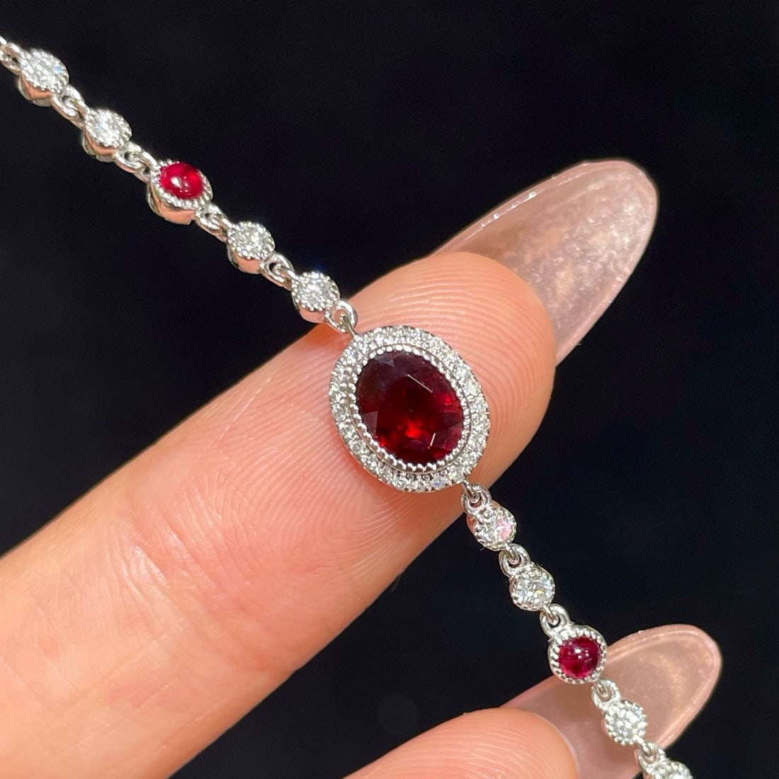 14k Gold 1.11 Ctw Natural Ruby & Diamond Bracelet: Ref:231194217 // gold content:14k gold // main gemstone:ruby // shape:oval // carat weight:0. 8ct // color:red // treatment:natural // // adjacent gemstone 2 : diamond // shape:round // carat weight:0