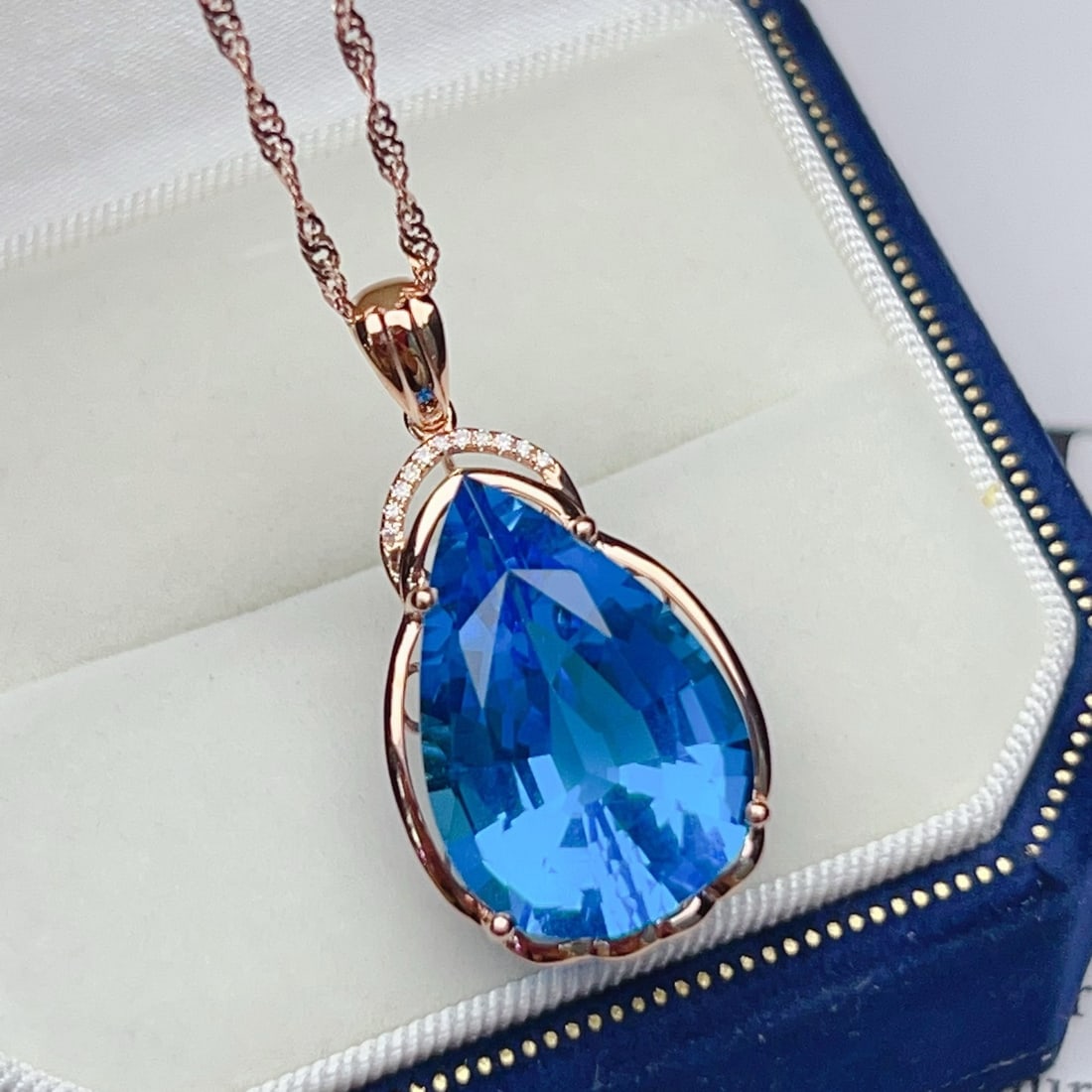 14k Gold 16.93 Ctw Natural Topaz & Diamond Pendant( Without Chain ): Ref:231194218 // gold content:14k gold // main gemstone:topaz // shape:pear // carat weight:16. 9ct // color:blue // treatment:natural // // adjacent gemstone 2 : diamond // number of stones:11 // sha