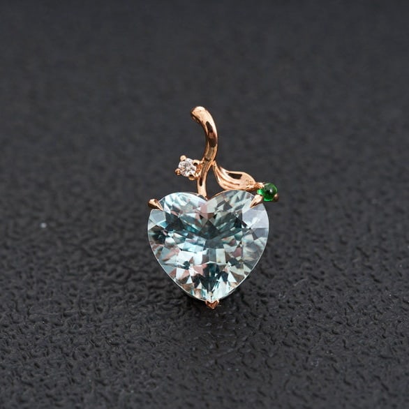 14k Gold 3.77 Ct Natural Aquamarine & Diamond & Tsavorite Pendant( Without Chain ): Ref:231194228 // gold content:14k gold // main gemstone:aquamarine // shape:heart // carat weight:3. 77ct // color:blue // treatment:natural // // adjacent gemstone 2 : diamond // shape:round //