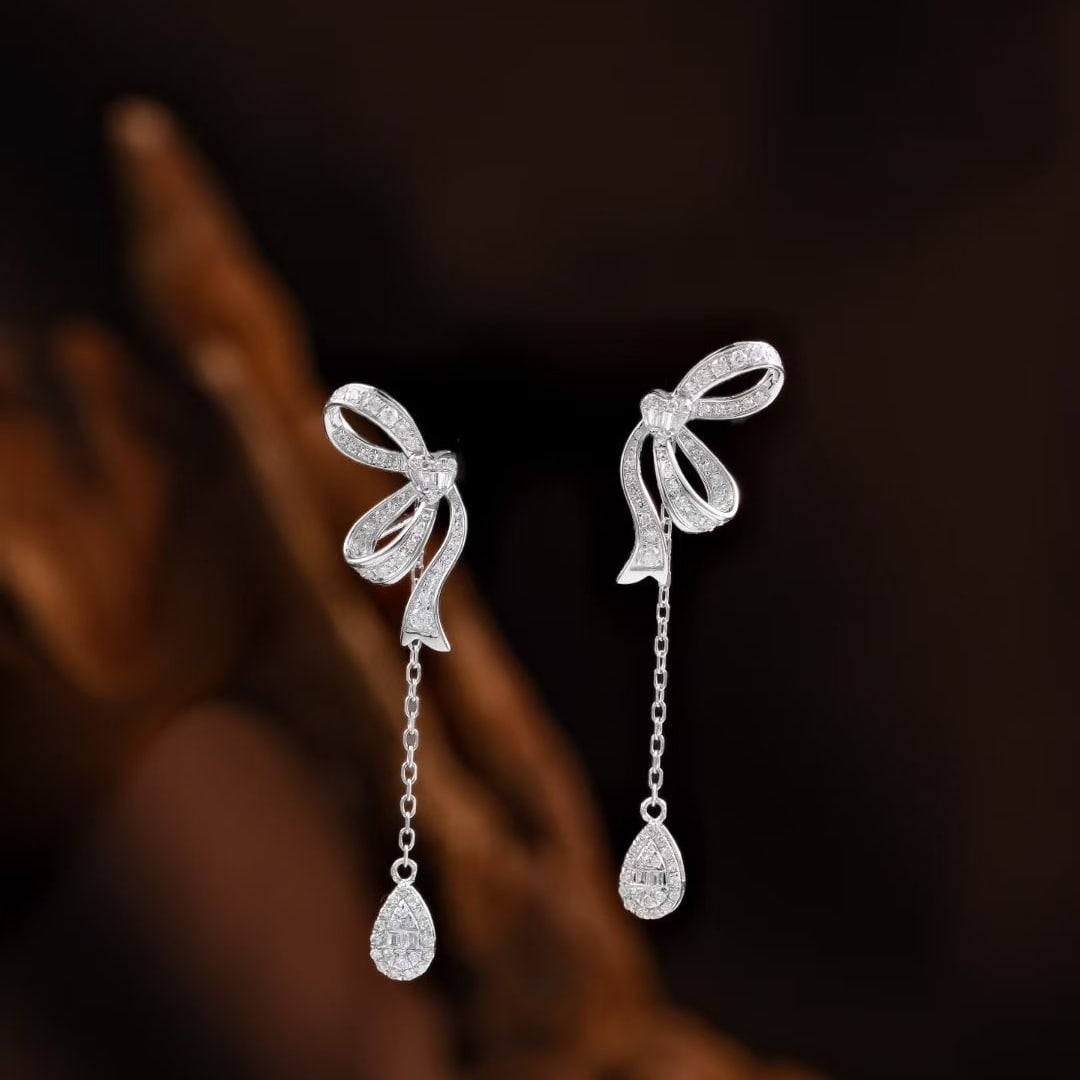 14k Gold 0.7 Ct Natural H Diamond Earrings: Ref:231194272 // gold content:14k gold // main gemstone:diamond // shape:multiple // carat weight:0. 7ct // clarity grade:vs-si // color:h // treatment:natural // Low Estimate: 2400 Condition: New Hig