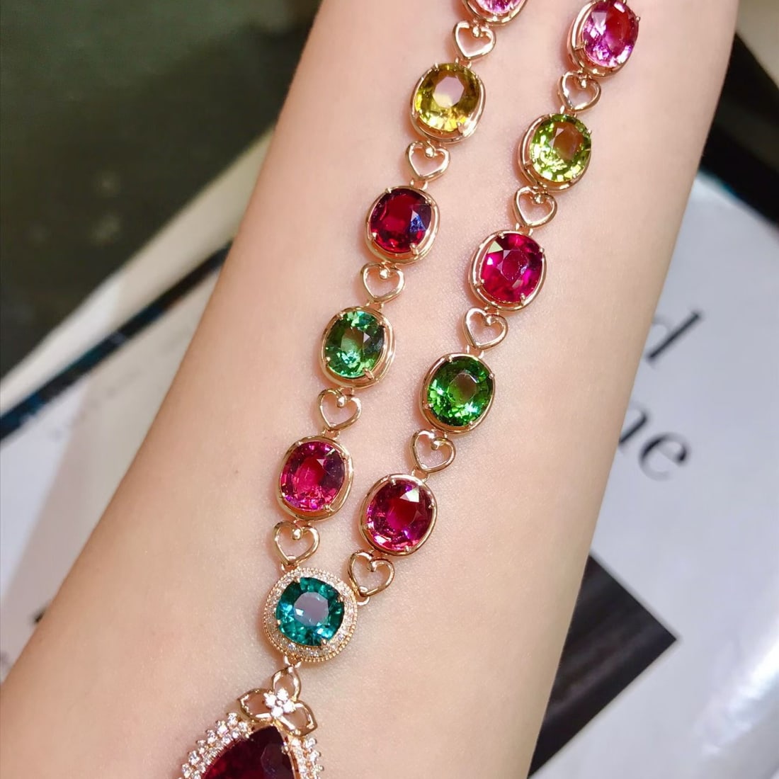 14k Gold 20 Ct Natural Tourmaline & Diamond Necklace: Ref:231194283 // gold content:14k gold // main gemstone:tourmaline // shape:multiple // carat weight:20ct // color:color // treatment:natural // // adjacent gemstone 2 : diamond // shape:round // clar