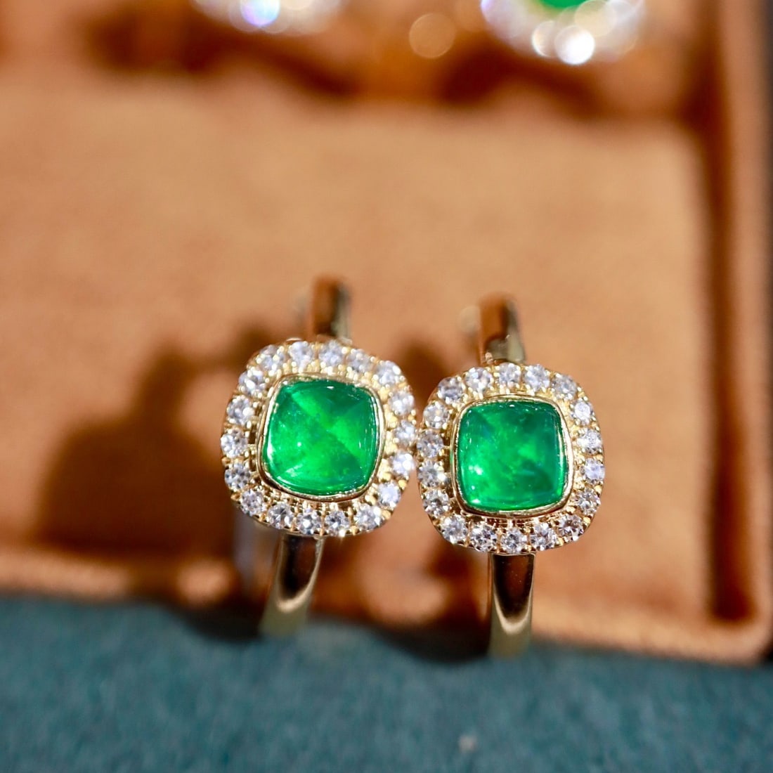 14k Gold 0.7 Ctw Natural Emerald & Diamond Earrings - 2