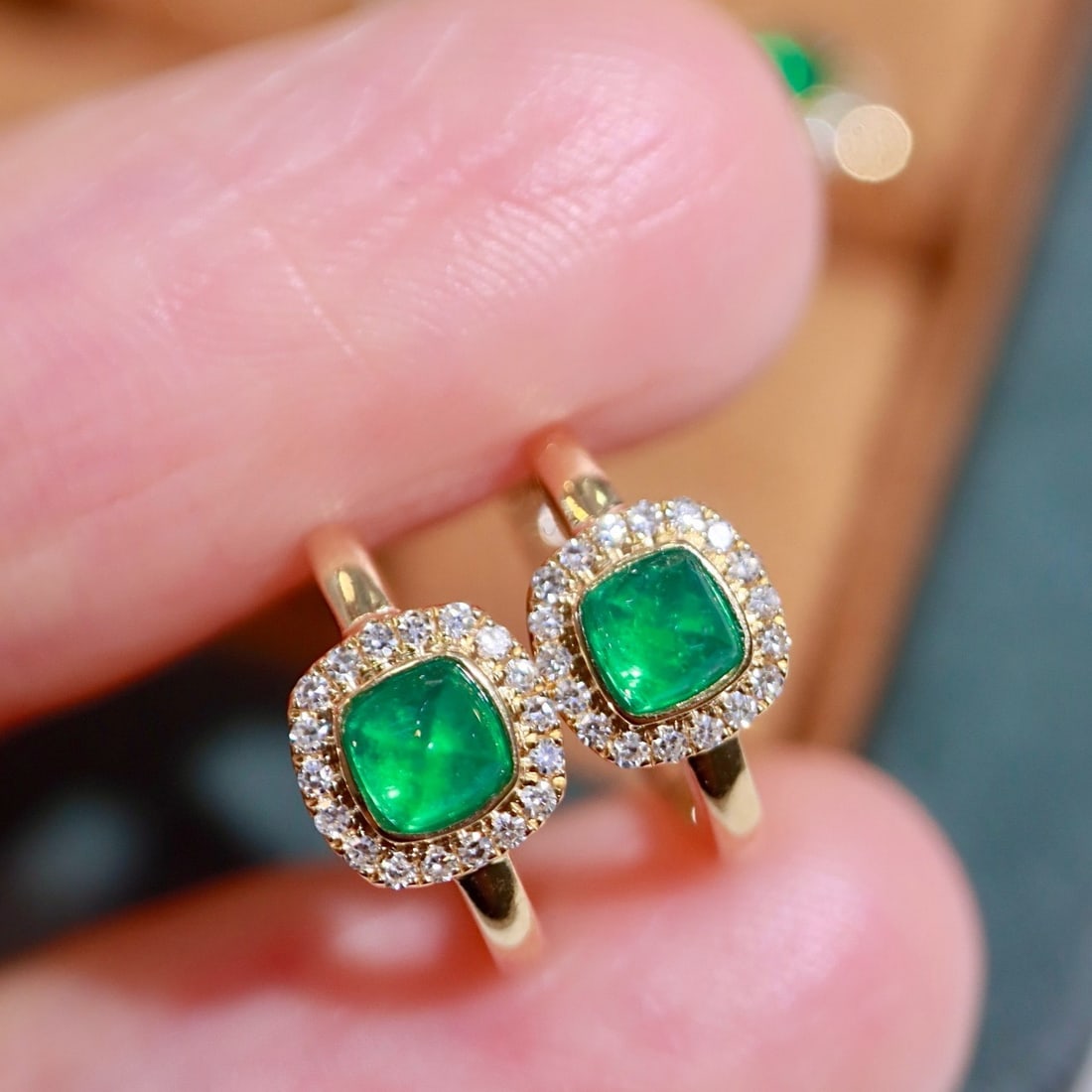 14k Gold 0.7 Ctw Natural Emerald & Diamond Earrings - 5