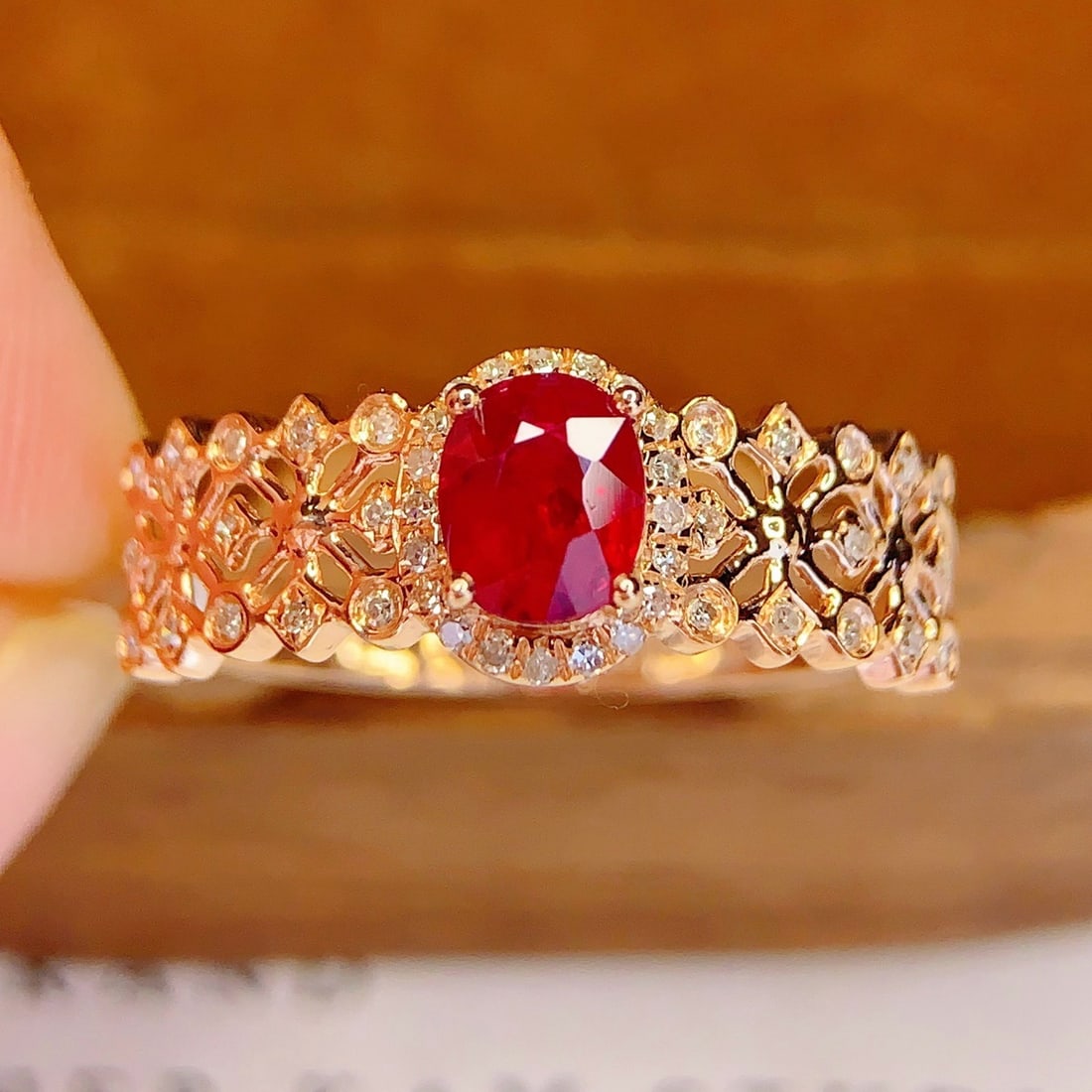 14k Gold 0.65 Ct Vivid Red Natural Ruby & Diamond Ring: Ref:231194299 // gold content:14k gold // ring size:7. 25us // // main gemstone:ruby // shape:oval // carat weight:0. 65ct // color:vivid red // treatment:natural // // adjacent gemstone 2 : diamond /