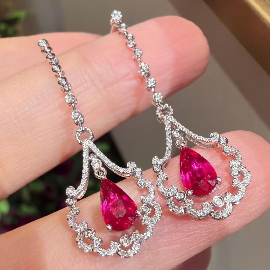 14k Gold 1.12 Ct Natural Ruby & Diamond Earrings: Ref:231194303 // gold content:14k gold // main gemstone:ruby // shape:pear // carat weight:1. 12ct // color:red // treatment:natural // // adjacent gemstone 2 : diamond // shape:round // clarity grade