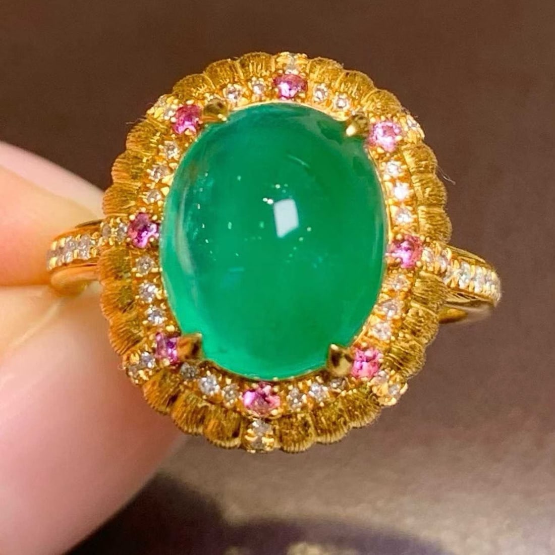 14k Gold 3.5 Ct Natural Emerald & Diamond Ring: Ref:231194304 // gold content:14k gold // ring size:7. 25us // // main gemstone:emerald // shape:oval // carat weight:3. 5ct // color:green // treatment:natural // // adjacent gemstone 2 : diamond // 
