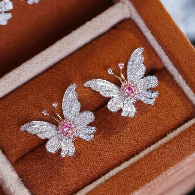 14k Gold 0.80 Ct Natural Color Diamond & Butterfly Earrings: Ref:231194311 // gold content:14k gold // main gemstone:diamond // shape:multiple // carat weight:0. 80ct // clarity grade:vs-si // color:color // treatment:natural // Condition: New Low Estimate: 950