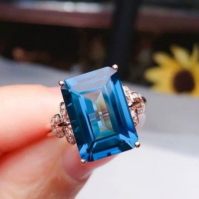 14k Gold 8.15 Ct Natural Topaz & Diamond Ring: Ref:231194321 // gold content:14k gold // ring size:7. 25us // // main gemstone:topaz // shape:octagonal // carat weight:8. 15ct // color:blue // treatment:natural // // adjacent gemstone 2 : diamond 