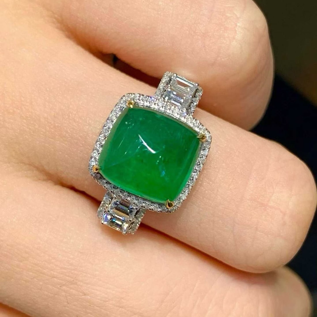 14k Gold 3.6 Ct Natural Emerald & Diamond Ring - 2