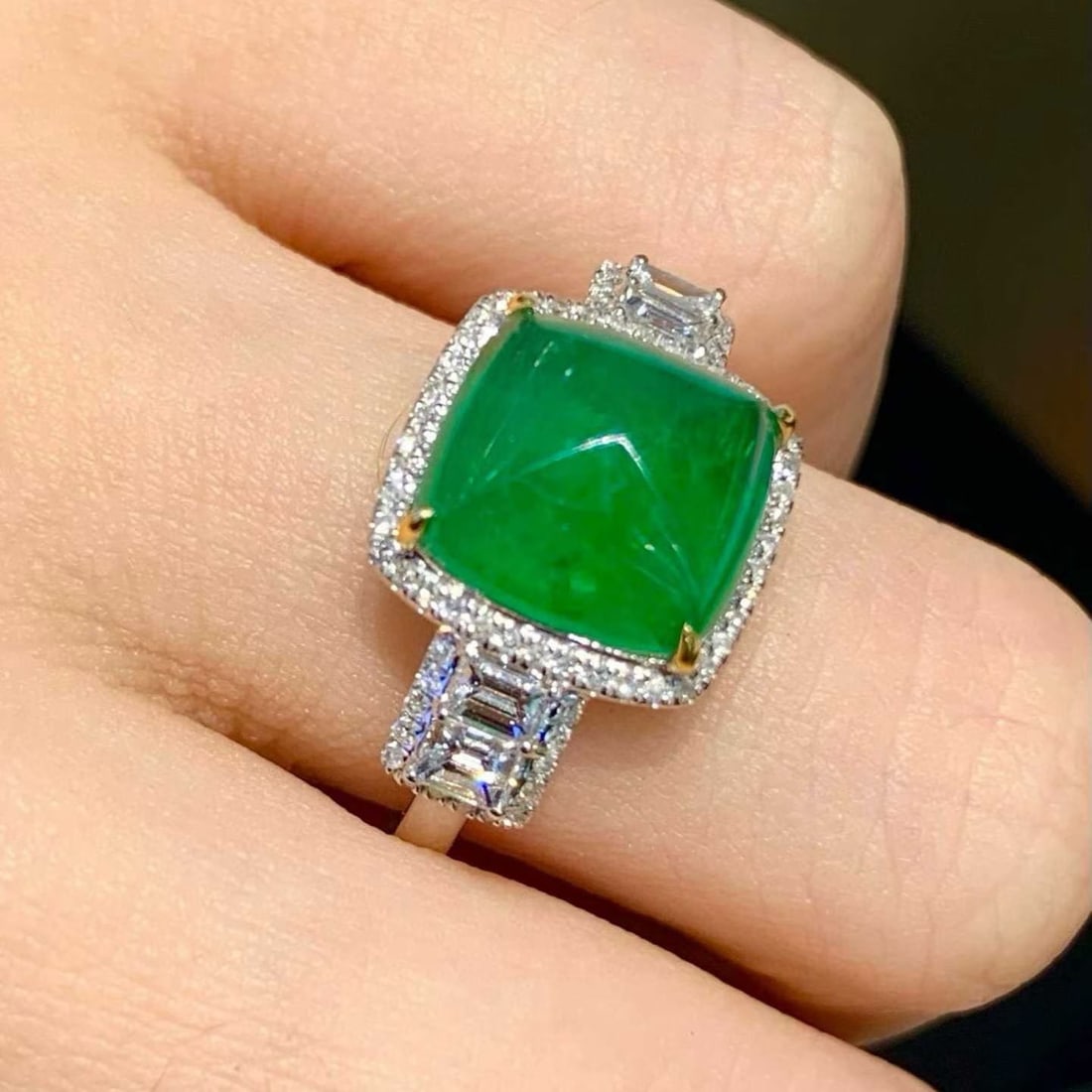 14k Gold 3.6 Ct Natural Emerald & Diamond Ring - 3