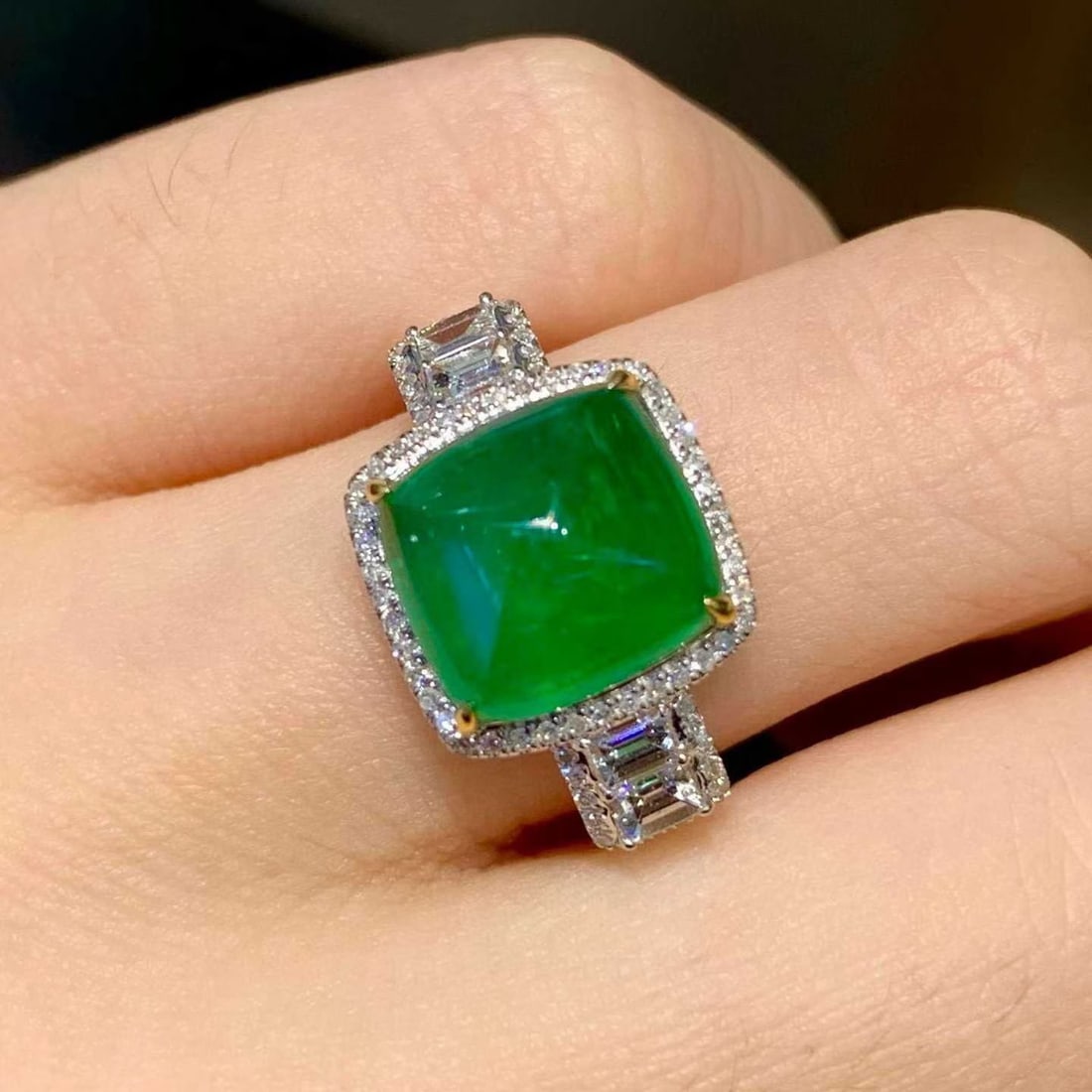 14k Gold 3.6 Ct Natural Emerald & Diamond Ring - 4