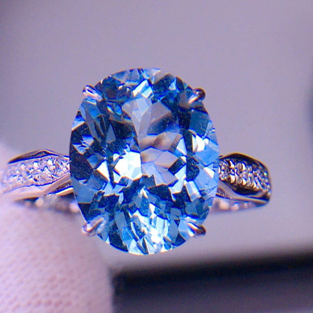 14k Gold 3.65 Ct Natural Aquamarine & Diamond Ring: Ref:231194369 // gold content:14k gold // ring size:7. 25us // // main gemstone:aquamarine // shape:oval // carat weight:3. 65ct // color:blue // treatment:natural // // adjacent gemstone 2 : diamond