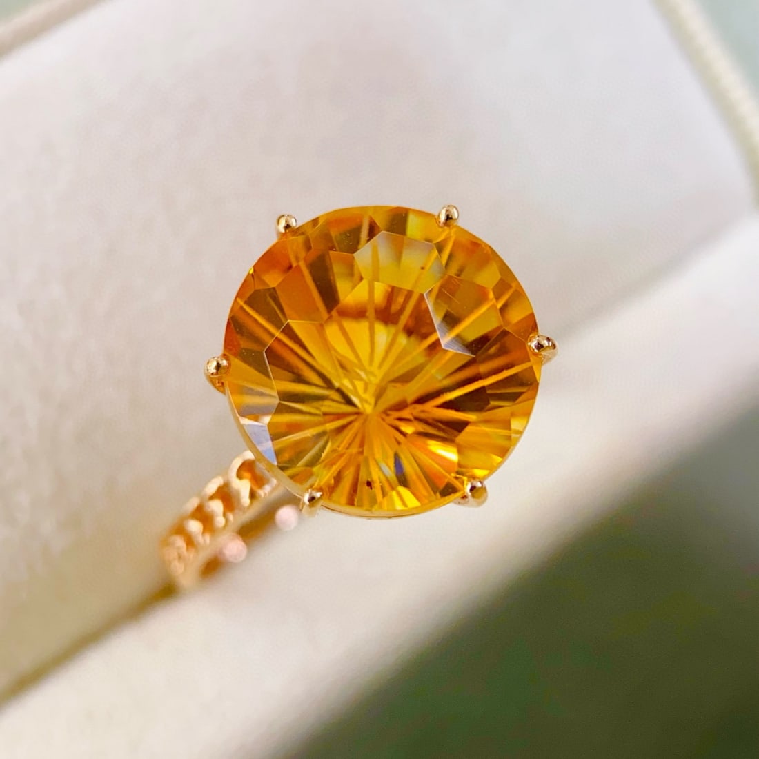 14k Gold 6.7 Ct Natural Citrine Ring: Ref:231194377 // gold content:14k gold // ring size:7. 25us // // main gemstone:citrine // shape:round // carat weight:6. 7ct // color:yellow // treatment:natural // cut grade:g // Condition: New High
