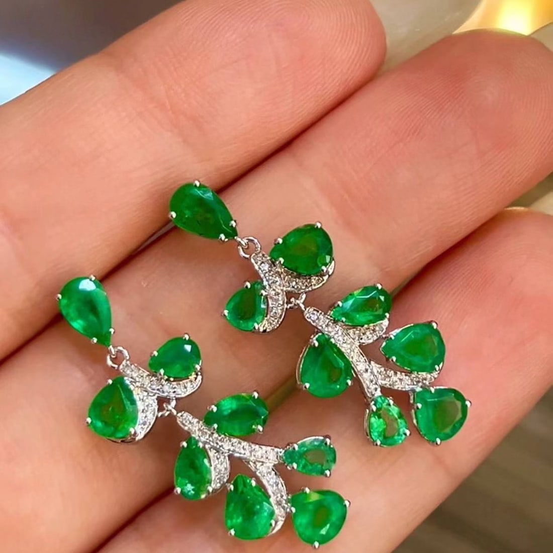 14k Gold 4.2 Ct Natural Emerald & Diamond Earrings: Ref:231194381 // gold content:14k gold // main gemstone:emerald // shape:pear // carat weight:4. 2ct // color:green // treatment:natural // // adjacent gemstone 2 : diamond // shape:round // clarity