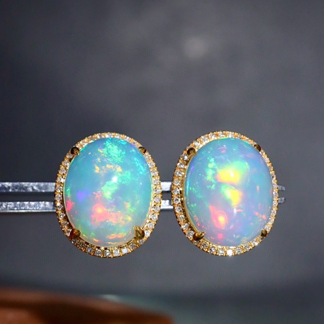 14k Gold 5.03 Ctw Natural Opal & Diamond Earrings: Ref:231194391 // gold content:14k gold // main gemstone:opal // shape:oval // carat weight:4. 8ct // color:white // treatment:natural // // adjacent gemstone 2 : diamond // shape:round // carat weight