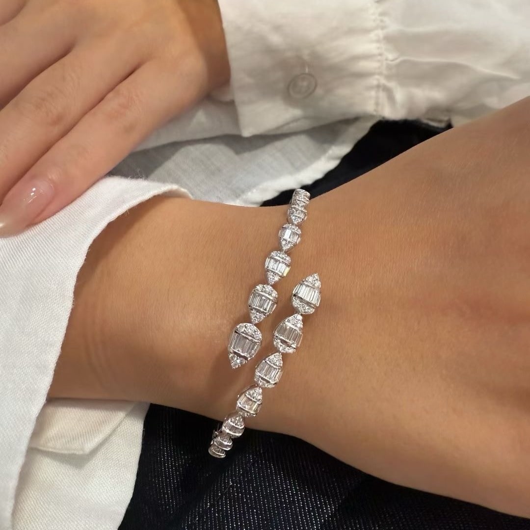 14k Gold 1.62 Ct Natural H Diamond Bangle - 5