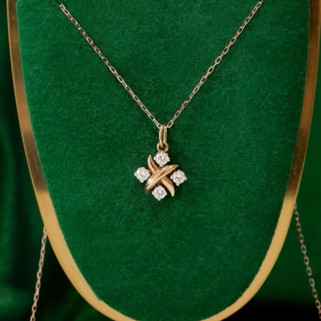 14k Gold 0.28 Ct Natural H Diamond Pendant( Without Chain ): Ref:231194437 // gold content:14k gold // main gemstone:diamond // shape:round // carat weight:0. 28ct // clarity grade:vs-si // color:h // treatment:natural // cut grade:g // Condition: New Low