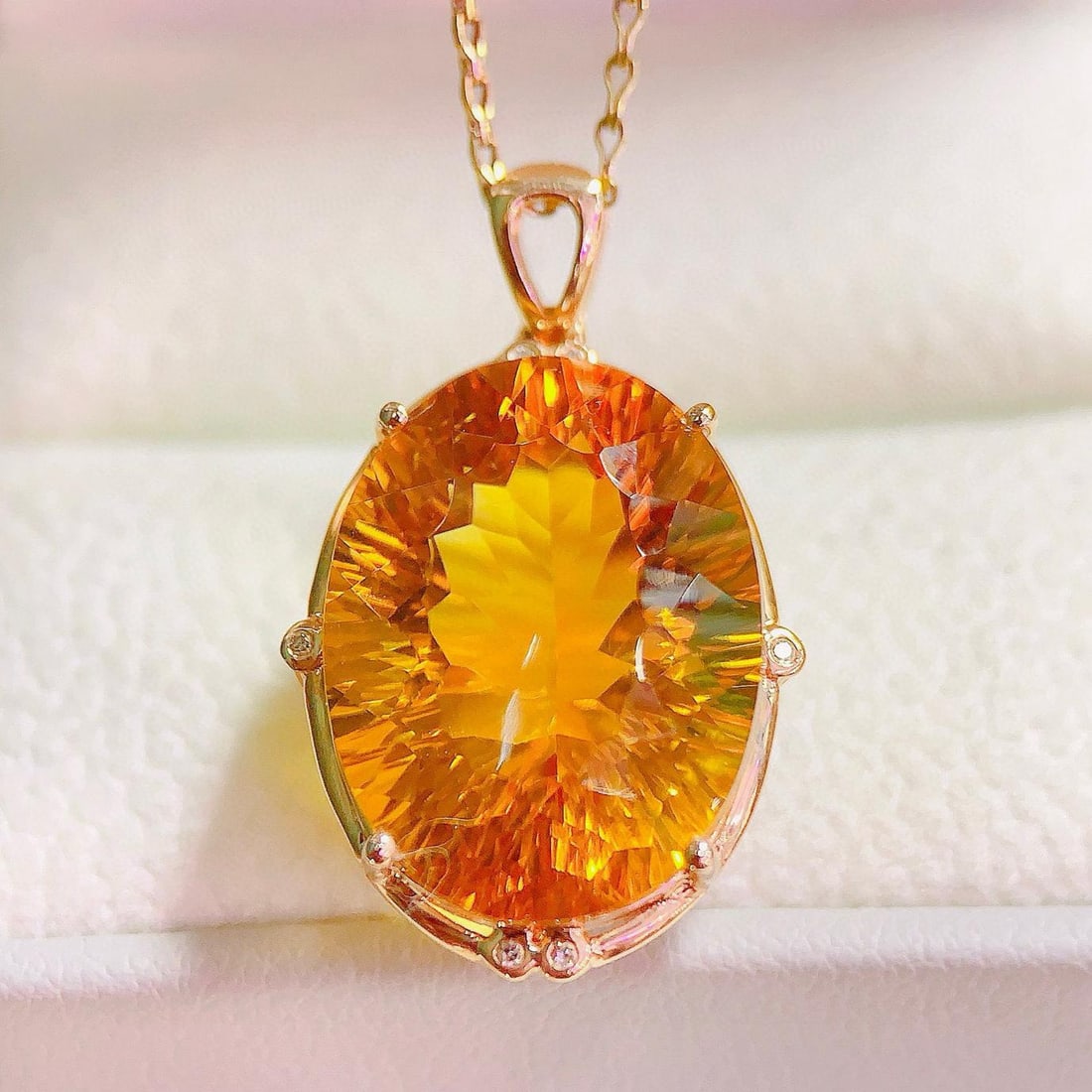 14k Gold 15.07 Ctw Natural Citrine & Diamond Pendant( Without Chain ): Ref:231195067 // gold content:14k gold // main gemstone:citrine // shape:oval // carat weight:15. 05ct // color:yellow // treatment:natural // // adjacent gemstone 2 : diamond // number of stones:6 //