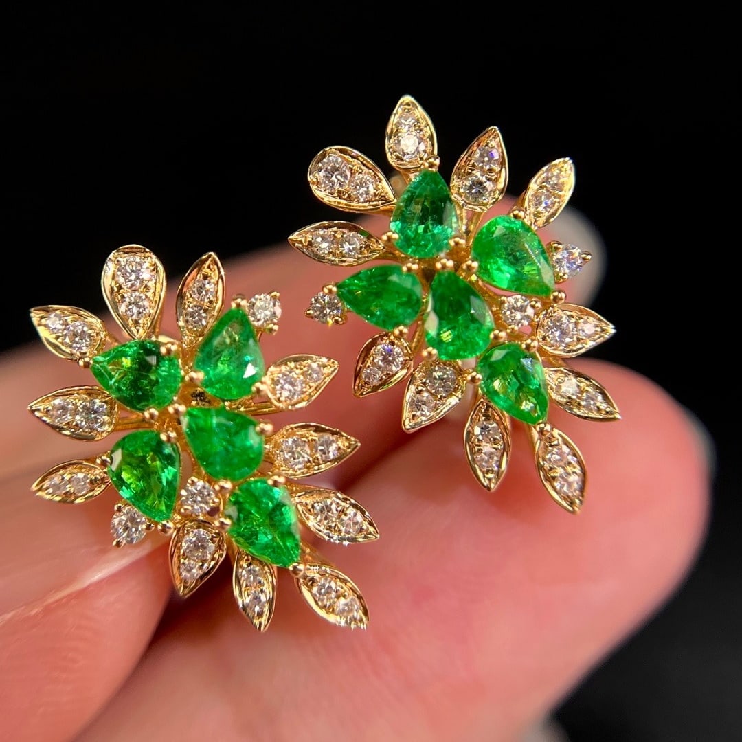 14k Gold 1.68 Ctw Vivid Green Natural Emerald & Diamond Earrings: Ref:231195074 // gold content:14k gold // main gemstone:emerald // shape:pear // carat weight:1. 31ct // color:vivid green // treatment:natural // // adjacent gemstone 2 : diamond // shape:round // ca