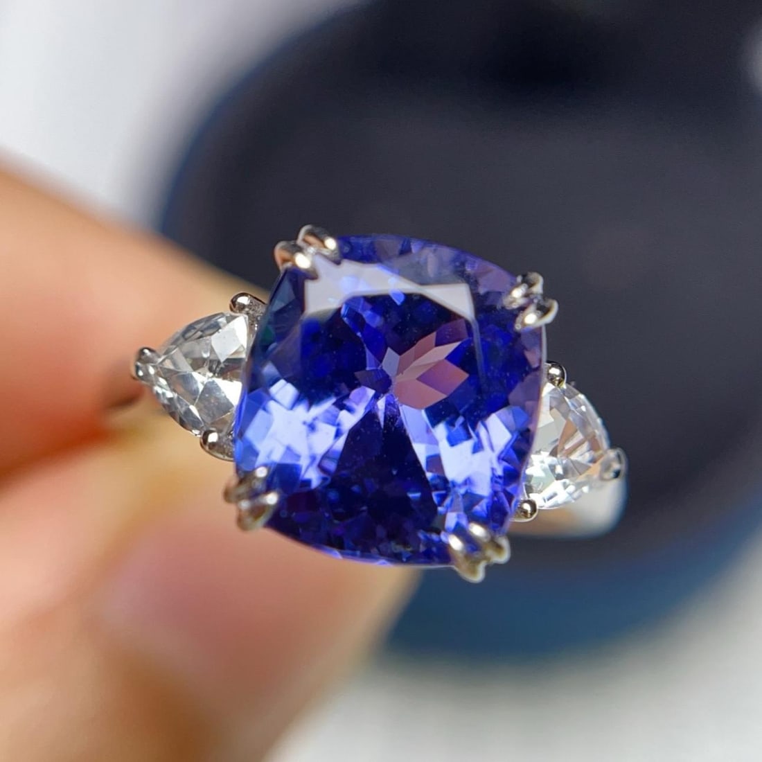 14k Gold 4.15 Ct Natural Tanzanite & Sapphire Ring: Ref:231195105 // gold content:14k gold // ring size:7. 25us // // main gemstone:tanzanite // shape:cushion // carat weight:4. 15ct // color:blue // treatment:natural // // adjacent gemstone 2 : sapphi