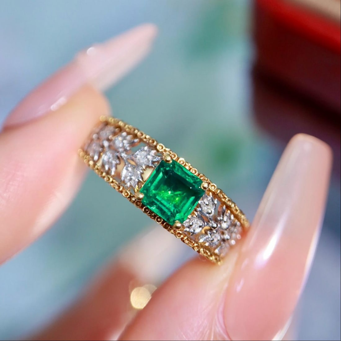 14k Gold 0.95 Ctw Natural Emerald & Diamond Ring: Ref:231195119 // gold content:14k gold // ring size:7. 25us // // main gemstone:emerald // shape:octagonal // carat weight:0. 9ct // color:green // treatment:natural // // adjacent gemstone 2 :