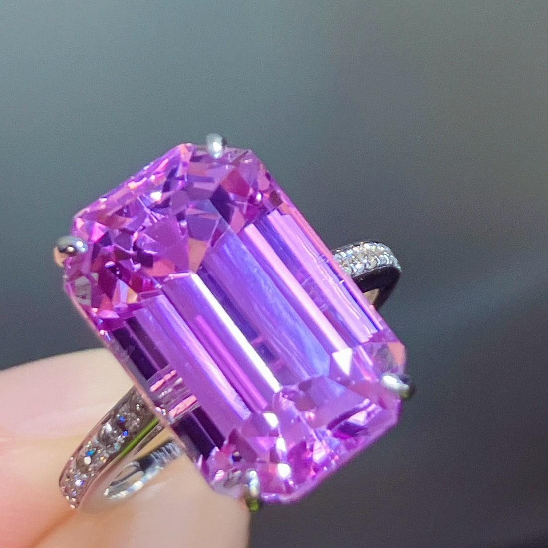 14k Gold 11.70 Ctw Natural Kunzite & Diamond Ring: Ref:231195143 // gold content:14k gold // ring size:7. 25us // // main gemstone:kunzite // shape:octagonal // carat weight:11. 56ct // color:pinkish purple // treatment:natural // // adjacent gemstone
