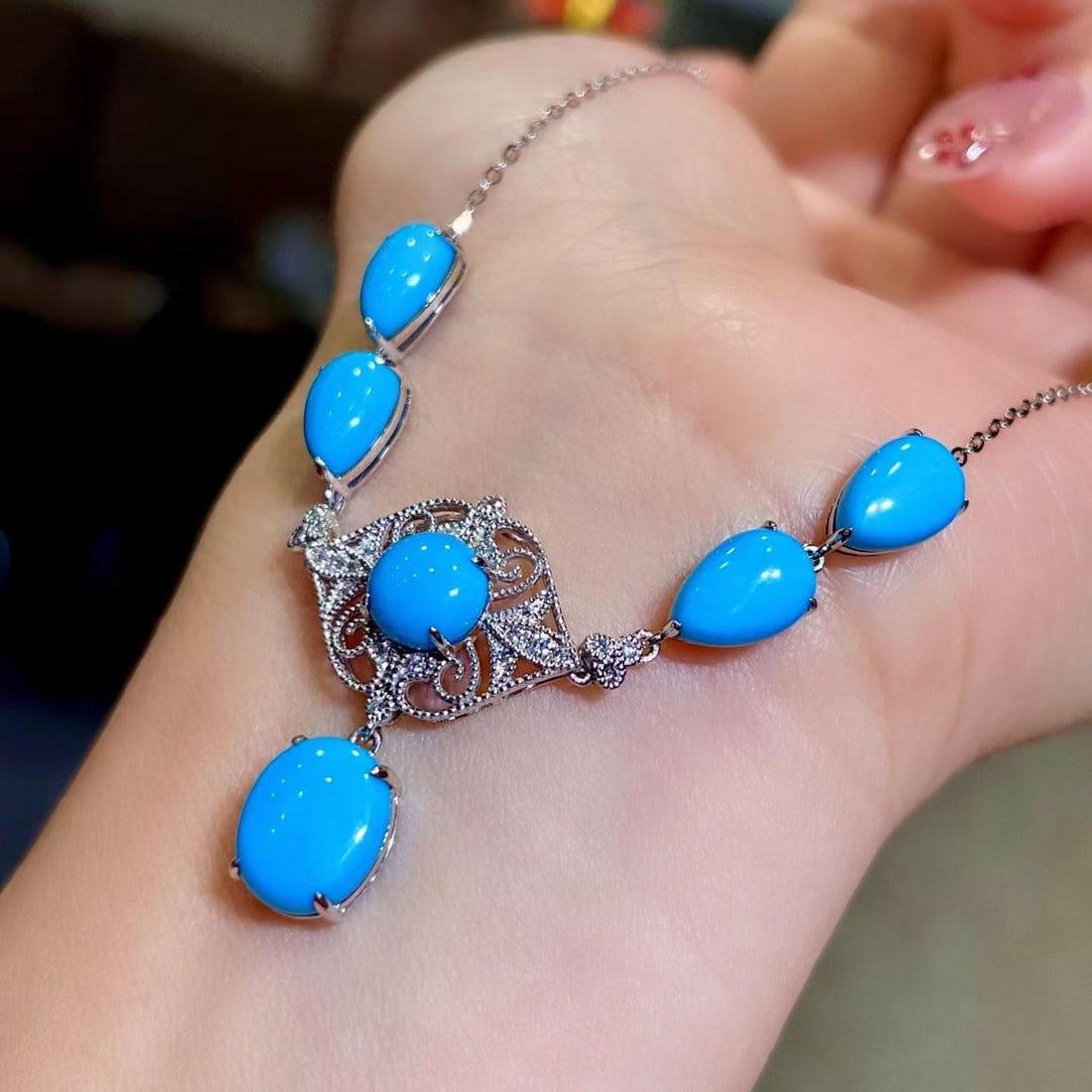 14k Gold 8.87 Ctw Natural Blue Turquoise & Diamond Necklace: Ref:231195153 // gold content:14k gold // main gemstone:blue turquoise // shape:multiple // carat weight:8. 76ct // color:blue // treatment:natural // // adjacent gemstone 2 : diamond // shape:round /