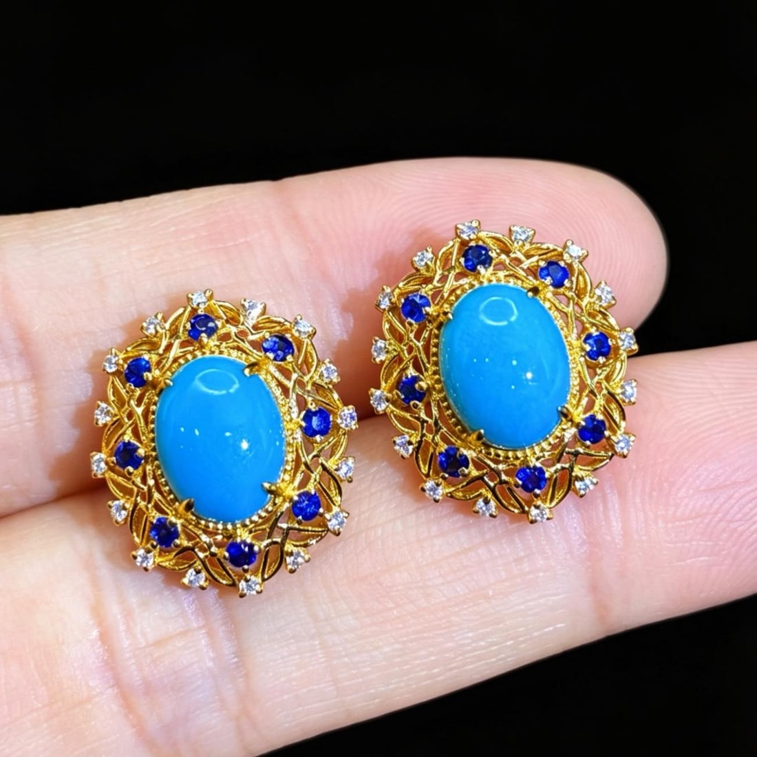 14k Gold 2.64 Ctw Natural Blue Turquoise & Diamond Earrings: Ref:231195146 // gold content:14k gold // main gemstone:blue turquoise // shape:oval // carat weight:2. 5ct // color:blue // treatment:natural // // adjacent gemstone 2 : diamond // shape:round // car