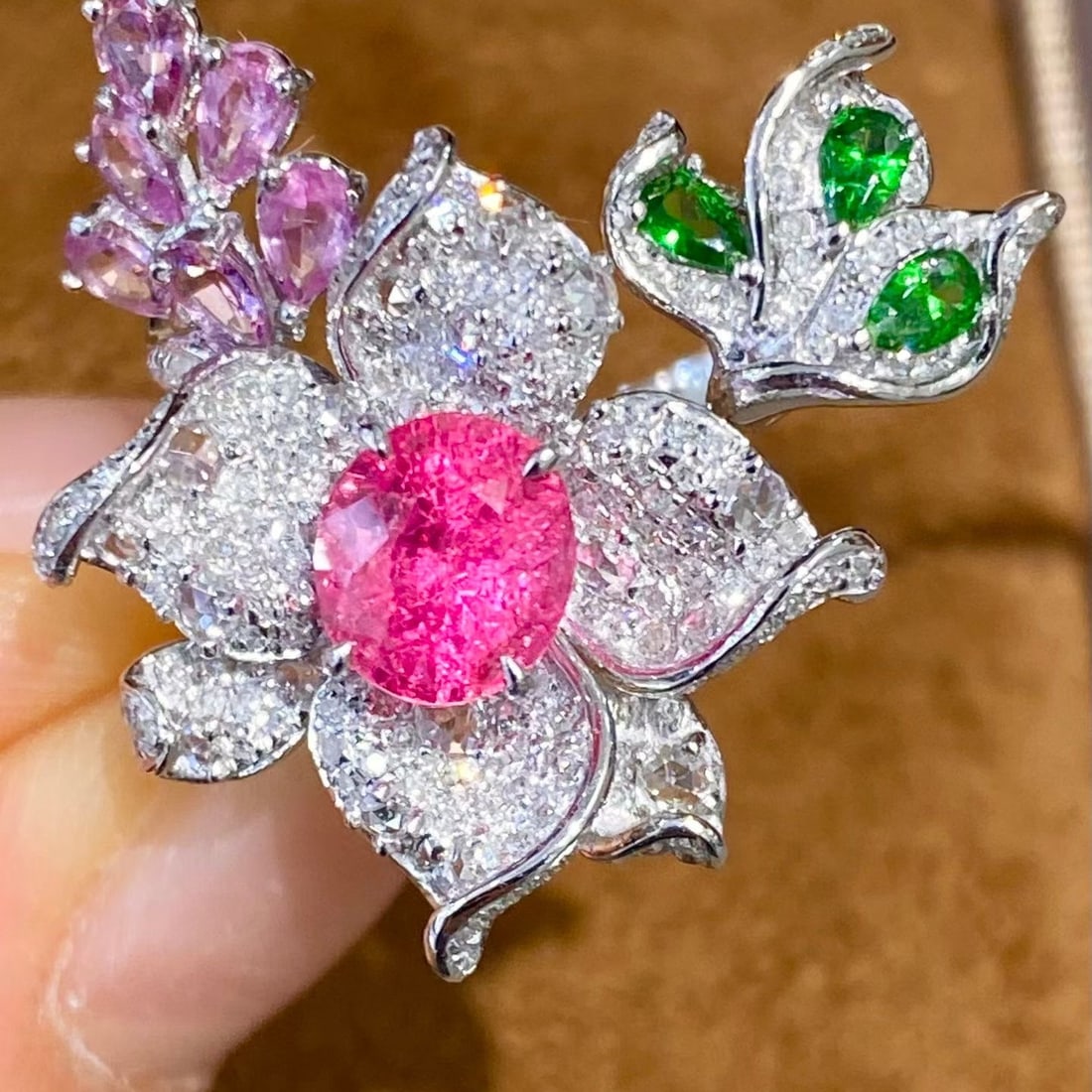 14k Gold 2.10 Ctw Natural Spinel & Diamond Ring: Ref:231195212 // gold content:14k gold // ring size:7. 25us // // main gemstone:spinel // shape:oval // carat weight:1. 25ct // color:pink // treatment:natural // // adjacent gemstone 2 : diamond //
