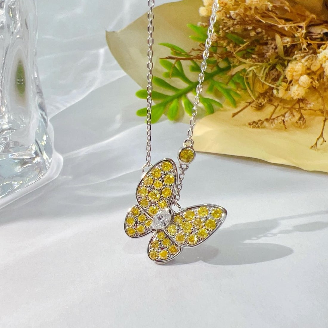 14k Gold 0.70 Ctw Natural H Diamond & Butterfly Necklace: Ref:231195226 // gold content:14k gold // main gemstone:diamond // shape:marquise // carat weight:0. 11ct // clarity grade:vs-si // color:h // treatment:natural // // adjacent gemstone 2 : diamond // 