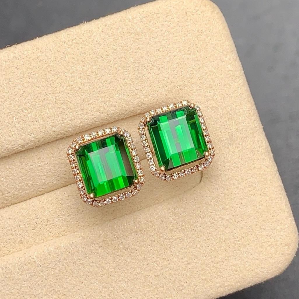 14k Gold 4.6 Ct Natural Tourmaline & Diamond Earrings: Ref:231195233 // gold content:14k gold // main gemstone:tourmaline // shape:octagonal // carat weight:4. 6ct // color:green // treatment:natural // // adjacent gemstone 2 : diamond // shape:round // c