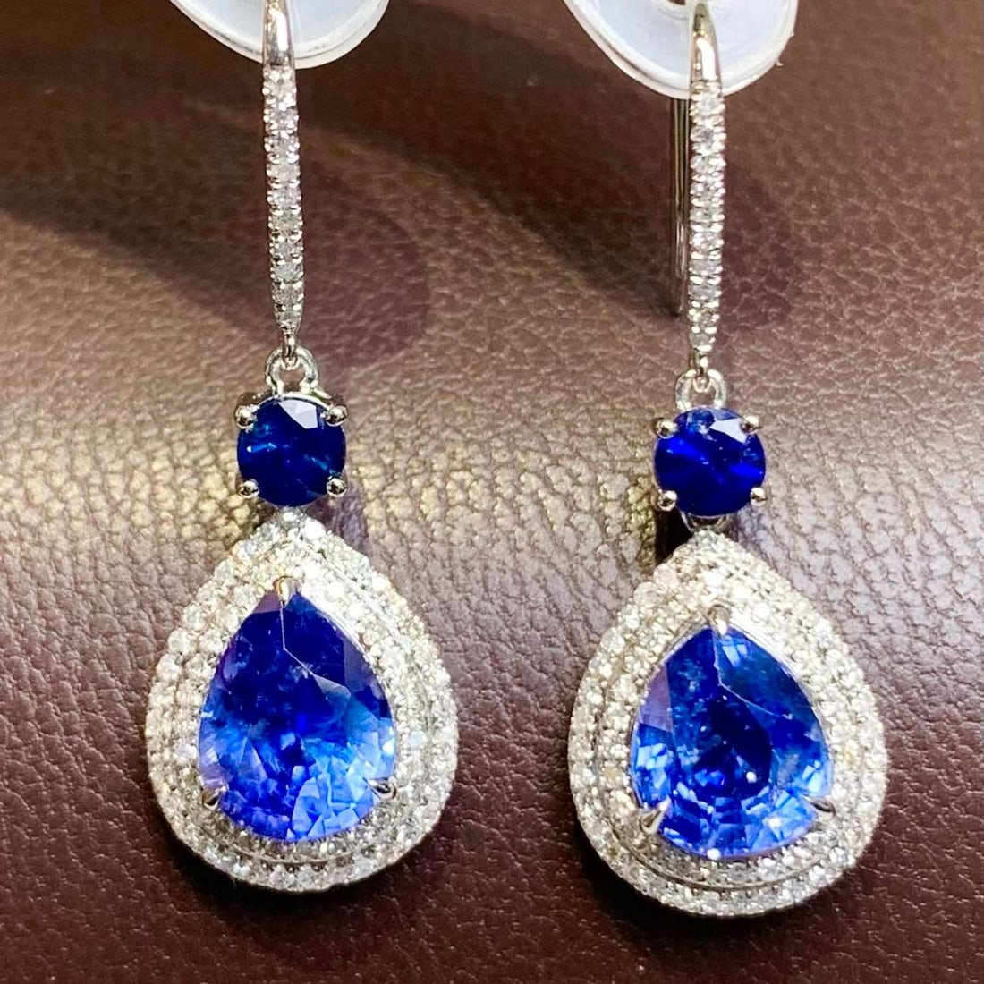 14k Gold 3.3 Ct Natural Sapphire & Diamond Earrings: Ref:231195258 // gold content:14k gold // main gemstone:sapphire // shape:pear // carat weight:3. 3ct // color:blue // treatment:natural // // adjacent gemstone 2 : diamond // shape:round // clarity g