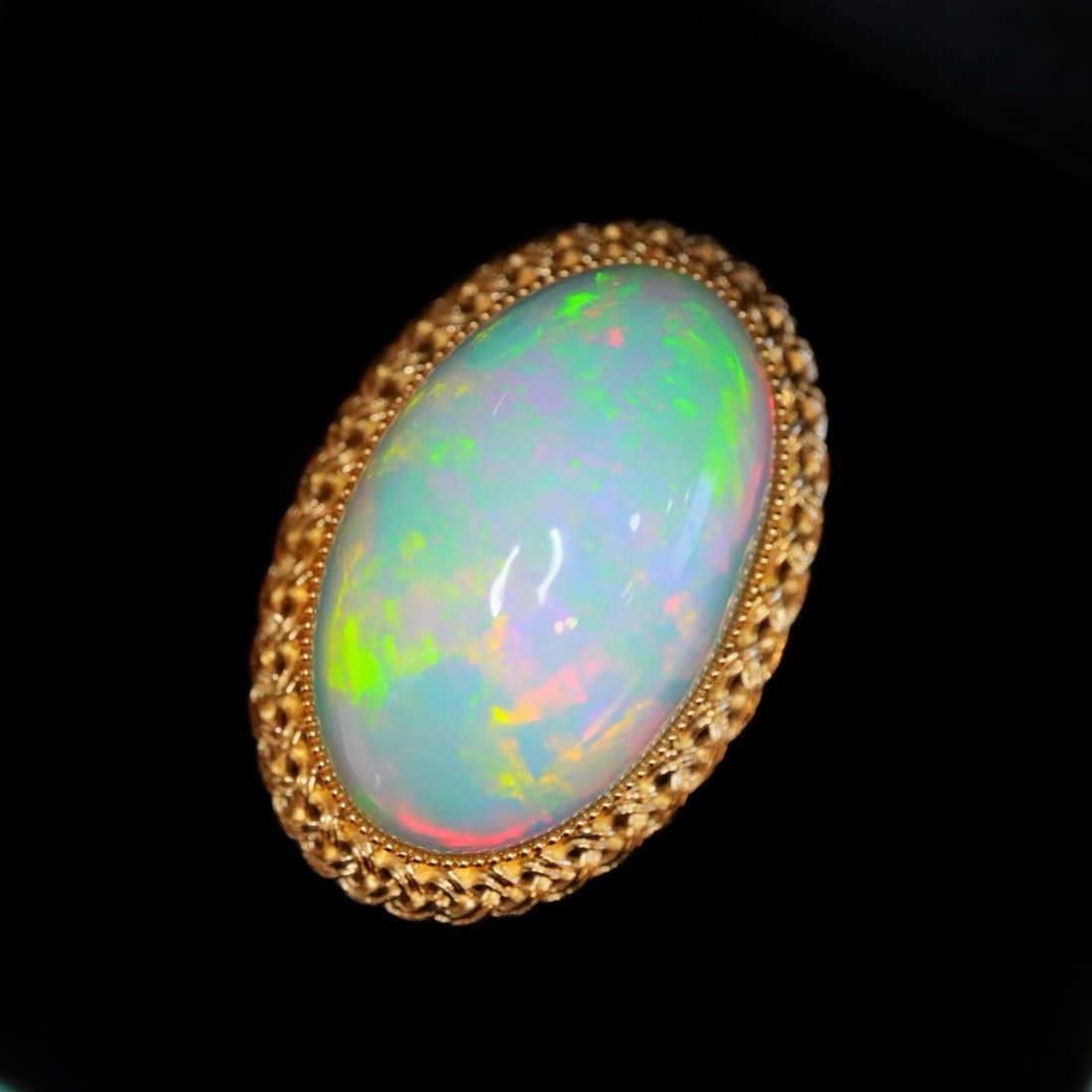 14k Gold 14.03 Ct Natural Opal Ring: Ref:231195259 // gold content:14k gold // ring size:7. 25us // // main gemstone:opal // shape:oval // carat weight:14. 03ct // color:white // treatment:natural // Low Estimate: 5900 High Estimate: 890