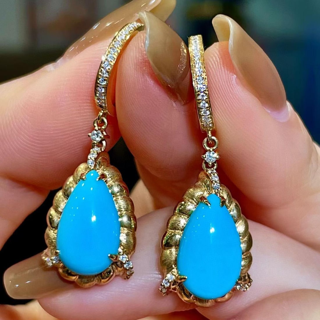14k Gold 5.63 Ctw Natural Blue Turquoise & Diamond Earrings: Ref:231196019 // gold content:14k gold // main gemstone:blue turquoise // shape:pear // carat weight:5. 39ct // color:blue // treatment:natural // // adjacent gemstone 2 : diamond // shape:round // ca