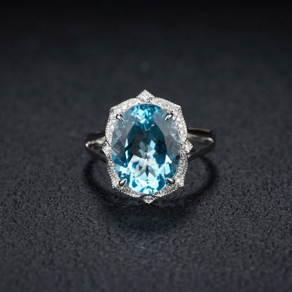 14k Gold 4.8 Ct Natural Aquamarine & Diamond Ring: Ref:231196017 // gold content:14k gold // ring size:7. 25us // // main gemstone:aquamarine // shape:oval // carat weight:4. 8ct // color:blue // treatment:natural // // adjacent gemstone 2 : diamond /